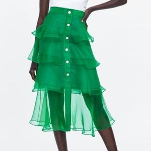 HOLIDAY SKIRT 🎄Zara green Organza skirt size small.